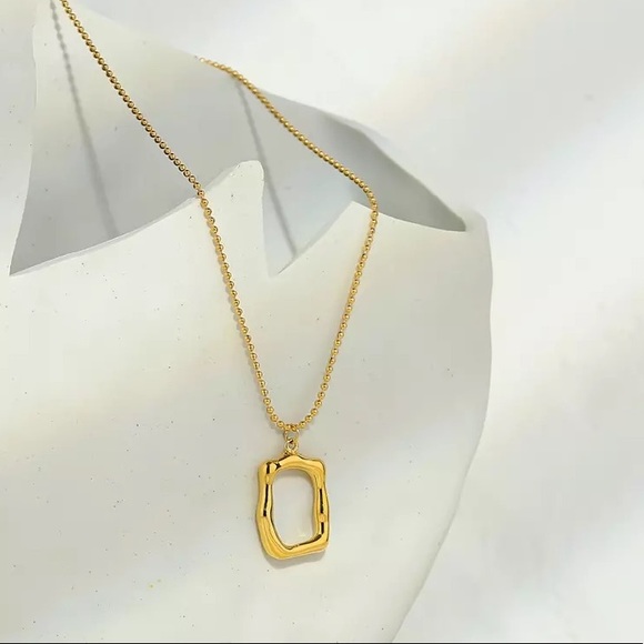 Retro Hollow Square necklace - Picture 3 of 5